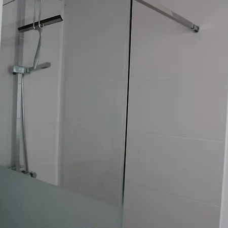 29 Strandstrasse, 2 *